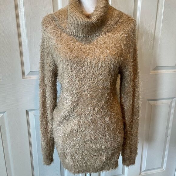 🎄Charlie Paige Furry Turtleneck Sweater - Picture 12 of 12